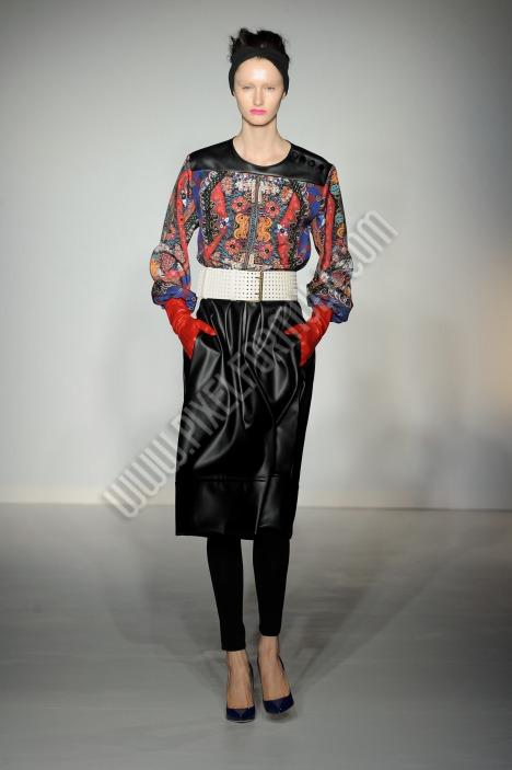 AUTUMN WINTER 2012-2013,BLACK,BLOUSE,CLEMENTS RIBEIRO,EMBROIDERY,FASHION SHOWS,FIGURE,FLORAL,LEATHER,LONDON,PIXELFORMULA,READY TO WEAR,RED,SKIRT,WINTER 2012-13,WOMEN,WOMENSWEAR